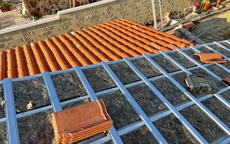 aislar cubierta de chalet con panel sandwich en nervion, sevilla